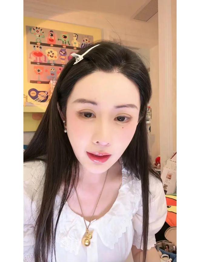 网红最新八卦，小明的奇妙日常与友情之旅揭秘