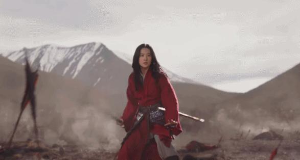 巩俐展现璀璨星光，最新动态揭秘！